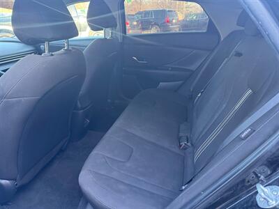 2024 Hyundai ELANTRA SEL   - Photo 11 - Hobart, IN 46342