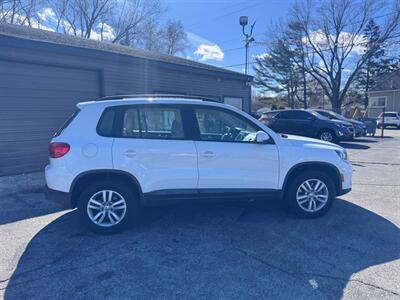 2017 Volkswagen Tiguan 2.0T S   - Photo 4 - Hobart, IN 46342