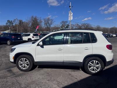 2017 Volkswagen Tiguan 2.0T S   - Photo 2 - Hobart, IN 46342