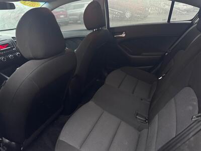 2017 Kia Forte LX   - Photo 8 - Hobart, IN 46342