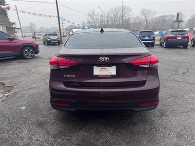 2017 Kia Forte LX   - Photo 5 - Hobart, IN 46342