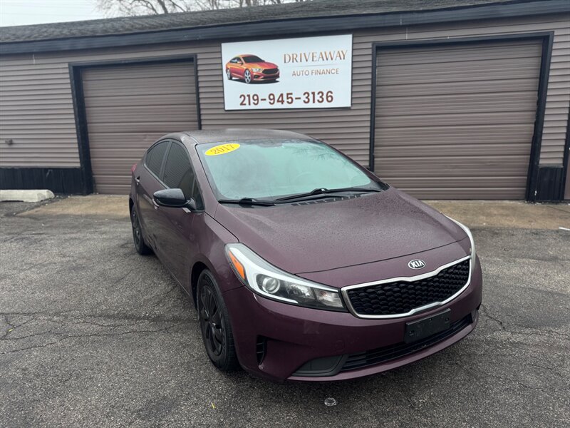2017 Kia Forte LX   - Photo 1 - Hobart, IN 46342