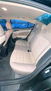 2019 Hyundai ELANTRA SE   - Photo 6 - Hobart, IN 46342