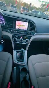 2019 Hyundai ELANTRA SE   - Photo 4 - Hobart, IN 46342