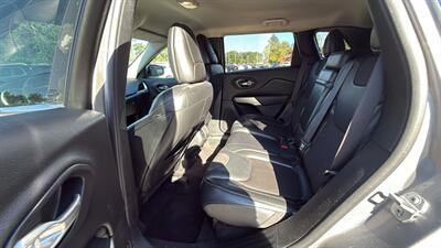 2018 Jeep Cherokee Latitude Plus   - Photo 8 - Hobart, IN 46342