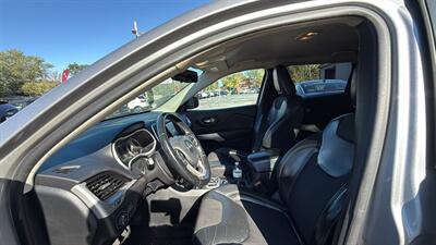 2018 Jeep Cherokee Latitude Plus   - Photo 7 - Hobart, IN 46342