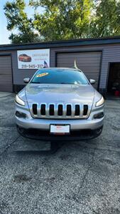 2018 Jeep Cherokee Latitude Plus   - Photo 2 - Hobart, IN 46342