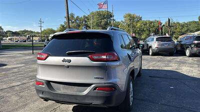 2018 Jeep Cherokee Latitude Plus   - Photo 5 - Hobart, IN 46342