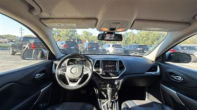 2018 Jeep Cherokee Latitude Plus   - Photo 9 - Hobart, IN 46342