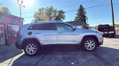 2018 Jeep Cherokee Latitude Plus   - Photo 6 - Hobart, IN 46342
