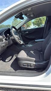 2024 Chevrolet Malibu LT   - Photo 9 - Hobart, IN 46342