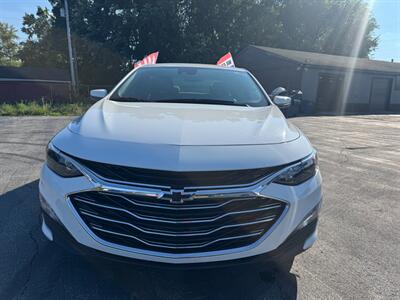 2024 Chevrolet Malibu LT   - Photo 2 - Hobart, IN 46342