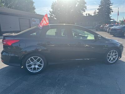 2015 Ford Focus SE   - Photo 8 - Hobart, IN 46342