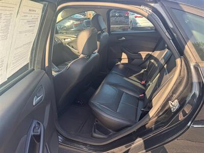 2015 Ford Focus SE   - Photo 11 - Hobart, IN 46342