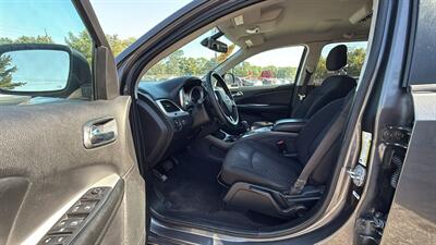 2019 Dodge Journey SE   - Photo 8 - Hobart, IN 46342