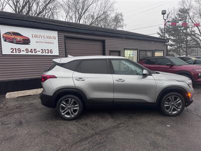 2021 Kia Seltos LX - Photo 5 - Hobart, IN 46342