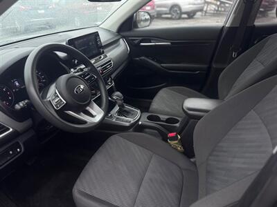 2021 Kia Seltos LX - Photo 6 - Hobart, IN 46342