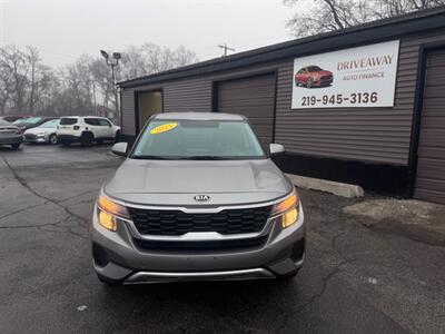 2021 Kia Seltos LX - Photo 2 - Hobart, IN 46342