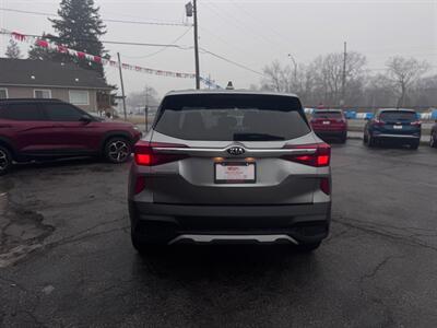 2021 Kia Seltos LX - Photo 4 - Hobart, IN 46342