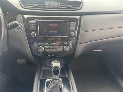 2018 Nissan Rogue SV   - Photo 12 - Hobart, IN 46342