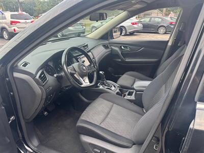 2018 Nissan Rogue SV   - Photo 10 - Hobart, IN 46342