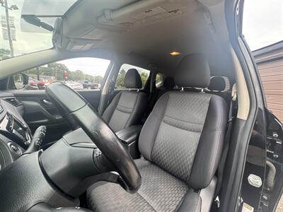 2018 Nissan Rogue SV   - Photo 9 - Hobart, IN 46342