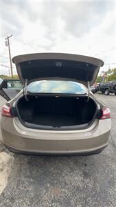 2022 Chevrolet Malibu LT   - Photo 4 - Hobart, IN 46342