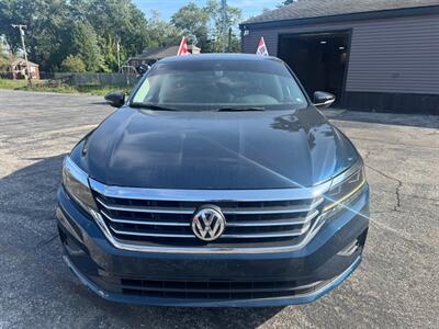 2020 Volkswagen Passat SE   - Photo 2 - Hobart, IN 46342