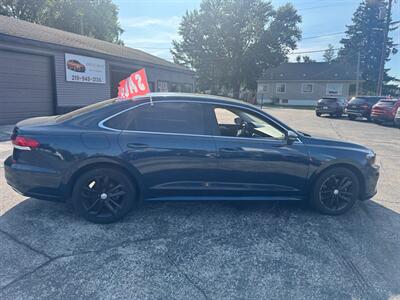 2020 Volkswagen Passat SE   - Photo 8 - Hobart, IN 46342