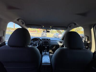 2018 Nissan Rogue SV - Photo 18 - Hobart, IN 46342