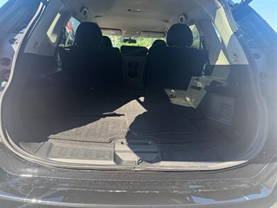2018 Nissan Rogue SV   - Photo 10 - Hobart, IN 46342