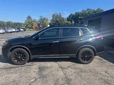 2018 Nissan Rogue SV   - Photo 4 - Hobart, IN 46342