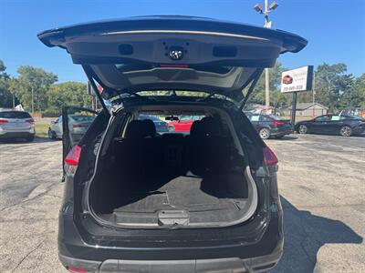 2018 Nissan Rogue SV   - Photo 9 - Hobart, IN 46342