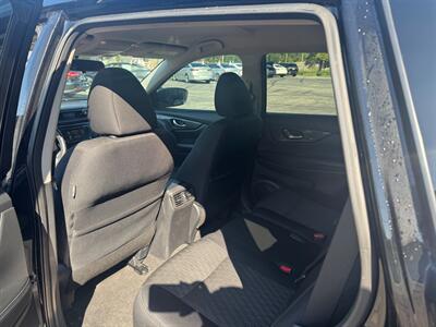 2018 Nissan Rogue SV   - Photo 12 - Hobart, IN 46342