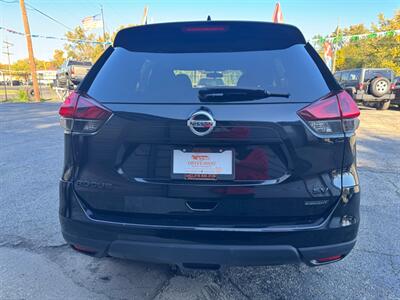 2018 Nissan Rogue SV - Photo 6 - Hobart, IN 46342