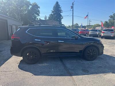2018 Nissan Rogue SV   - Photo 8 - Hobart, IN 46342