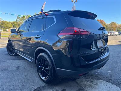 2018 Nissan Rogue SV - Photo 5 - Hobart, IN 46342