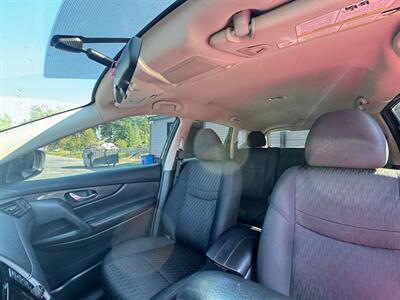 2018 Nissan Rogue SV   - Photo 13 - Hobart, IN 46342
