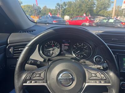 2018 Nissan Rogue SV   - Photo 15 - Hobart, IN 46342