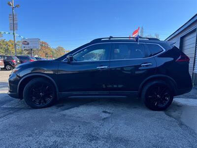 2018 Nissan Rogue SV - Photo 4 - Hobart, IN 46342