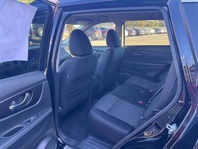 2018 Nissan Rogue SV - Photo 12 - Hobart, IN 46342