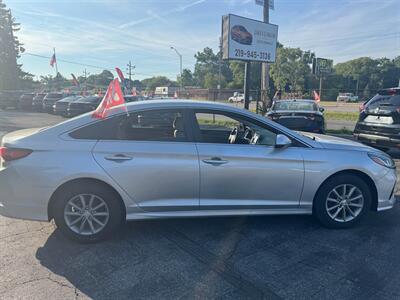 2019 Hyundai SONATA SE   - Photo 8 - Hobart, IN 46342