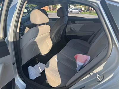 2019 Hyundai SONATA SE   - Photo 11 - Hobart, IN 46342