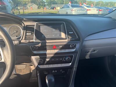 2019 Hyundai SONATA SE   - Photo 12 - Hobart, IN 46342