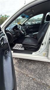 2017 Nissan Altima 2.5   - Photo 7 - Hobart, IN 46342