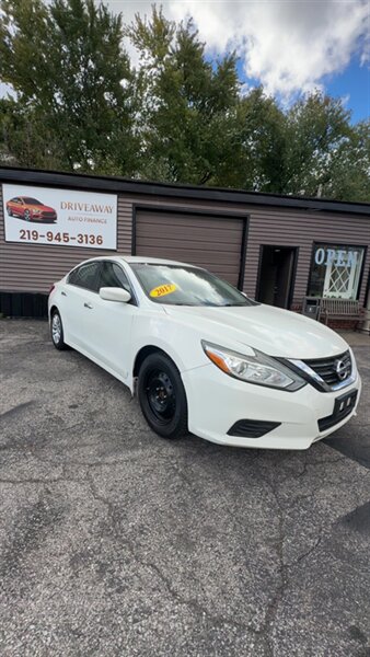 2017 Nissan Altima 2.5   - Photo 1 - Hobart, IN 46342