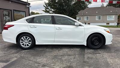2017 Nissan Altima 2.5   - Photo 6 - Hobart, IN 46342