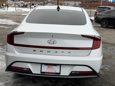 2022 Hyundai SONATA SE   - Photo 4 - Hobart, IN 46342