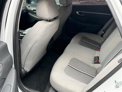 2022 Hyundai SONATA SE   - Photo 7 - Hobart, IN 46342