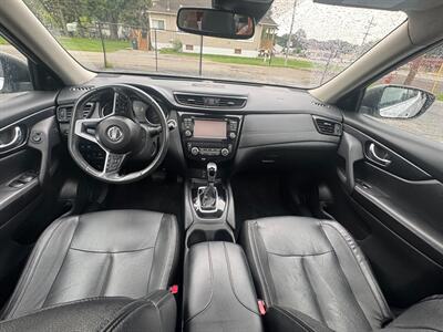 2017 Nissan Rogue SL   - Photo 7 - Hobart, IN 46342